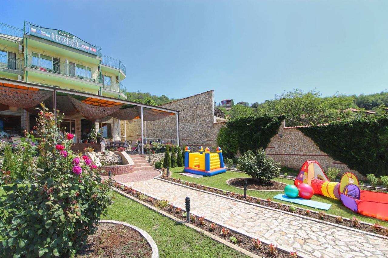 Хотел Комплекс Антик Varna Exterior photo